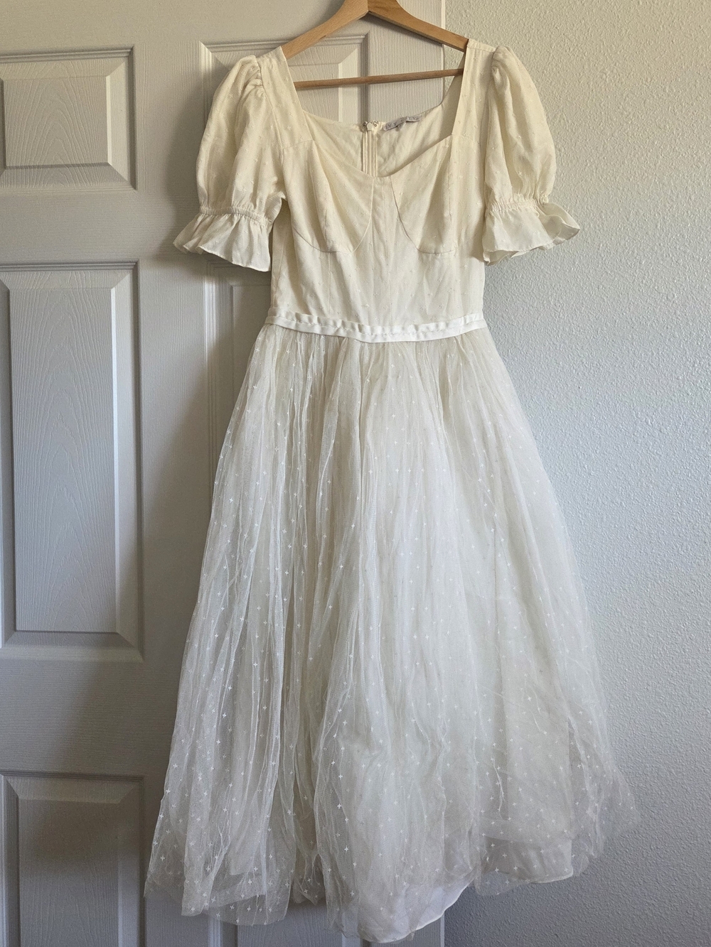 Ivy City Co Ballerina Ivory Puff-Sleeve Midi Dress